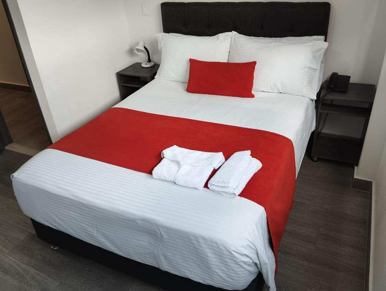 Hotel Portal De Los Andes Богота Экстерьер фото